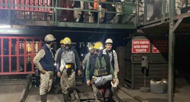 Maden işçileri siren sesleriyle yangın tatbikatı yaptı