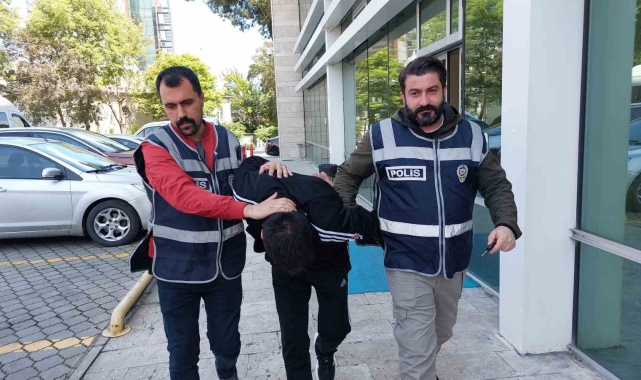 Maket bıçağı ile alarmları kesip hırsızlık yaptı