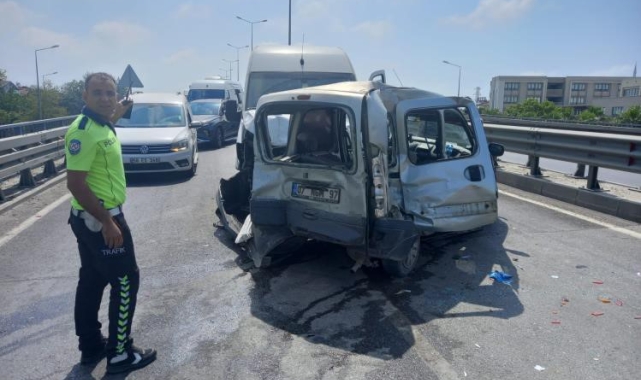 Manavgat'ta iki araç çarpıştı: 2 yaralı