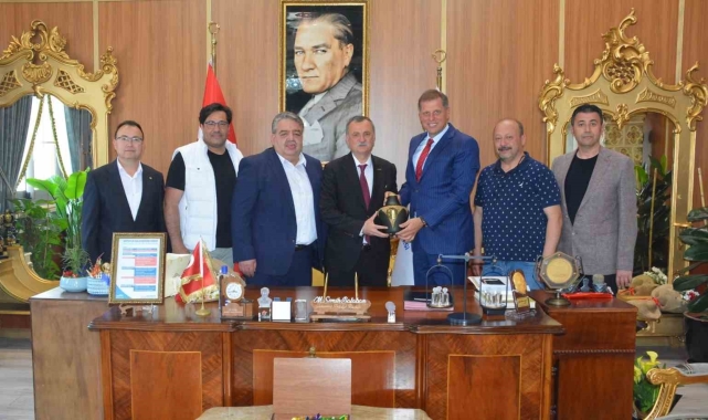 Manisa Ticaret Borsası'ndan Yunusemre ve Şehzadeler'e 'Hayırlı olsun' ziyareti