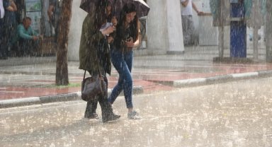 Manisa'ya gök gürültülü sağanak yağış uyarısı