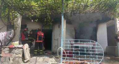 Mardin'de bir evde çıkan yangında 2 çocuk dumandan etkilendi