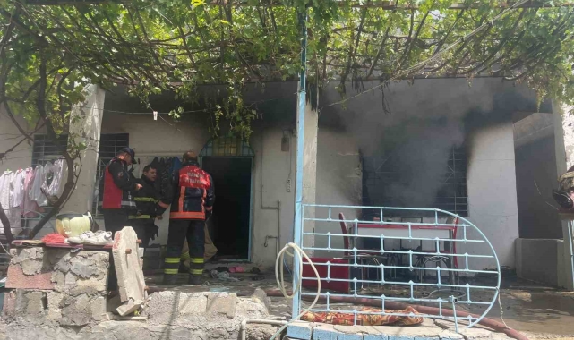 Mardin'de bir evde çıkan yangında 2 çocuk dumandan etkilendi