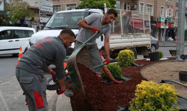 Melikgazi'de kavşaklar güzelleşiyor