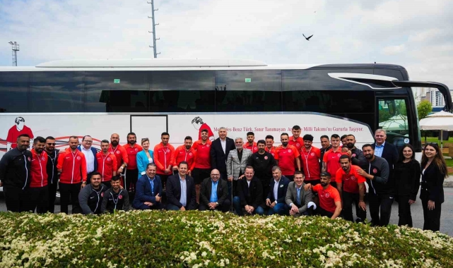 Mercedes-Benz Türk, Ampute Futbol Milli Takımı'nı Hoşdere Otobüs Fabrikası'nda ağırladı