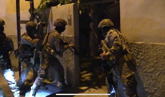Mersin'de silah kaçakçılarına çifte operasyon