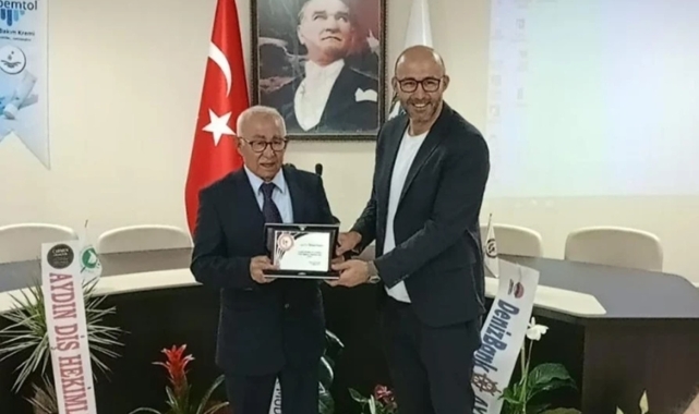 Meslekte 50. yıl onur plaketini oğlu Başkan Zencirci'nin elinden aldı