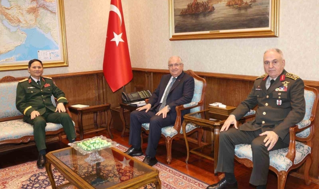 Milli Savunma Bakanı Güler, Vietnam Genelkurmay Başkan Yardımcısı Son'u kabul etti