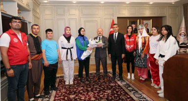 Milli sporcular Vali Varol ile bir araya geldi