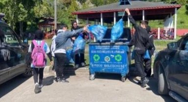 Minik öğrenciler çöp toplayıp sokak hayvanlarını besledi