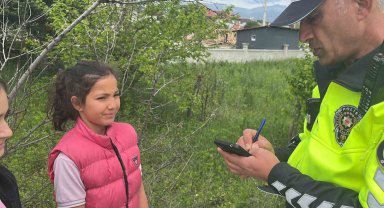 Minik öğrenciye yol vermedi, duyarlı öğrenci gereğini yaptı