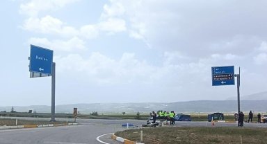 Motosiklet sürücüsünün öldüğü kazada kaçan araç aranıyor