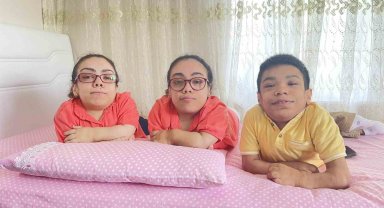 MPS hastası kuzenler, yaşlarına rağmen gelişmeyen vücutlarıyla hayat mücadelesi veriyor