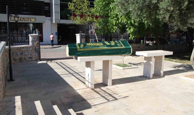 Muğla'da camiye bırakılan tabut içindeki cenaze merak konusu oldu