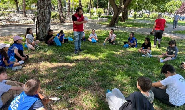 Muğla'da çocuklar doğada kitap okuyarak farkındalık oluşturdu
