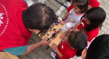 Muğla'da gönüllü gençler, Yatağan Katrancı İlkokulu öğrencileri ile bir araya geldi