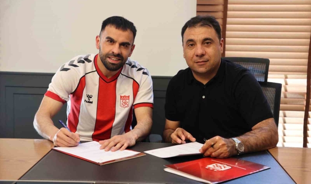 Murat Paluli 2 yıl daha Sivasspor'da