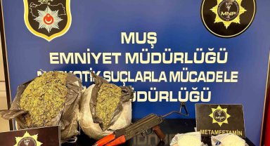 Muş'ta iki araçta silah ve uyuşturucu ele geçirildi