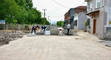 Mustafakemalpaşa'da hayat konforunu bozan yollar tamamlanıyor