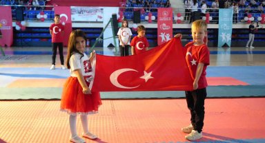 Niğde'de 19 Mayıs Gençlik ve Spor Bayramı Düzenlenen Programla Kutlandı