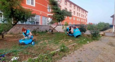 Öğrenciler atıkları geri dönüştürdü, bahçeyi renklendirdi
