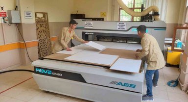 Öğrenciler deprem konutları için yüksek kalitede mobilya üretiyor