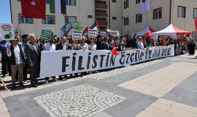 Öğrenciler İsrail'i protesto etti