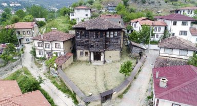 Öğrenciler Taraklı'nın sivil mimari örneklerini inceledi