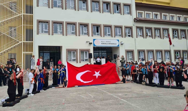 Öğrencilerden muhteşem 19 Mayıs gösterileri