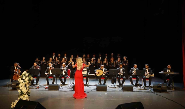 Öğretmenler koro kurdu, muhteşem bir konser verdi