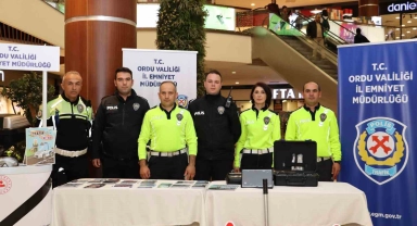 Ordu'da polis ekipleri, Trafik Haftası'nda vatandaşı bilgilendirdi