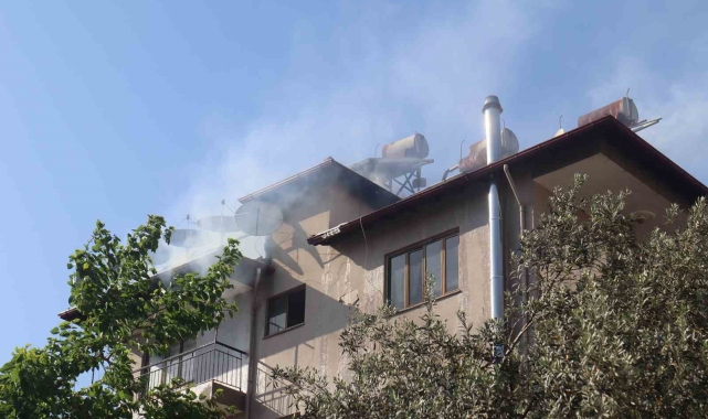 Ortaca'da 5 katlı binanın çatı katında yangın çıktı
