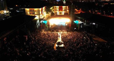 Osmangazili gençler Türkçe rapin yıldızlarıyla coştu