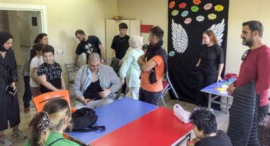 Otizm farkındalık eğitimini iş dünyasından aldılar