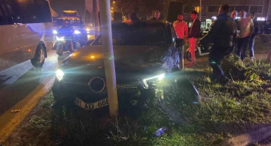 Otomobil ile hafif ticari araç çarpıştı: 3 yaralı