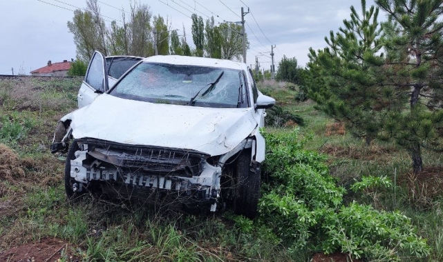 Otomobil şarampole uçtu: 1'i bebek 6 kişi yaralandı