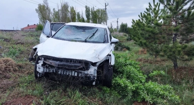 Otomobil şarampole uçtu: 1'i bebek 6 kişi yaralandı