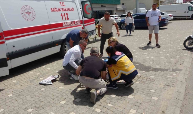 Otomobilin arka tamponuna çarpan motosiklet sürüklendi: O anlar kamerada