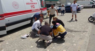 Otomobilin arka tamponuna çarpan motosiklet sürüklendi: O anlar kamerada