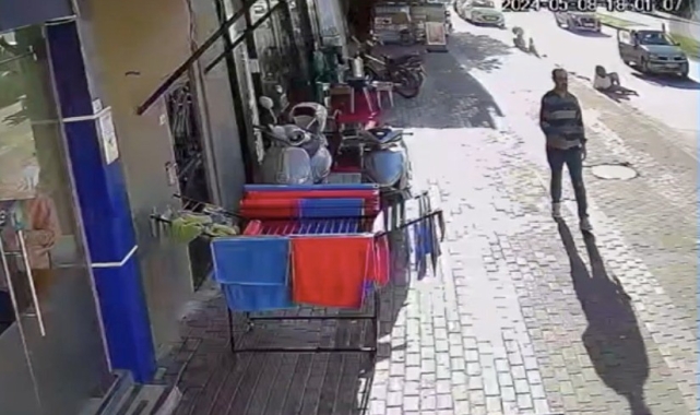 Otomobilin çarptığı motosikletli ayaklarının dibine düştü, vurdumduymazlığıyla 'pes' dedirtti