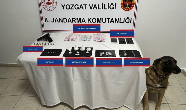 Otomobilin multimedya bölümünden uyuşturucu çıktı