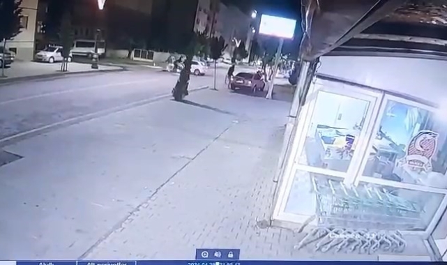 Otomobille çarpışan motosiklet sürücüsü havaya savruldu