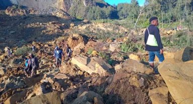 Papua Yeni Gine basını: "Toprak kaymasında 300'den fazla kişi toprak altında"