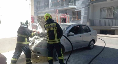 Park halindeki otomobilde yangın çıktı