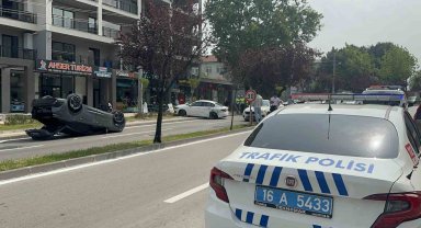 Park halindeki otomobile çarptı, takla attı