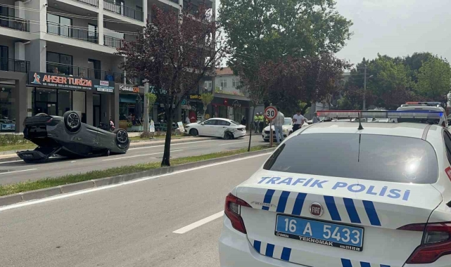 Park halindeki otomobile çarptı, takla attı