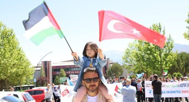 PAÜ'de Filistin'e destek yürüyüşü yapıldı