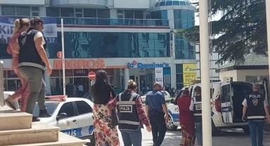 Polis memurunun dikkatinden kaçmayan 3 kadın şüpheli suçüstü yakalandı