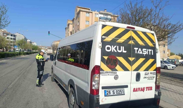 Polis ve jandarma ekiplerinden okul çevreleri ile servislere yönelik denetim