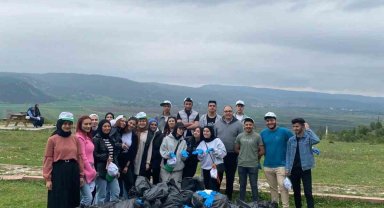 Poşet poşet çöp topladılar